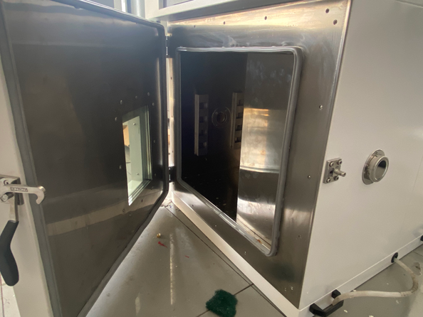 高低溫試驗箱內部進入灰塵該如何處理呢？