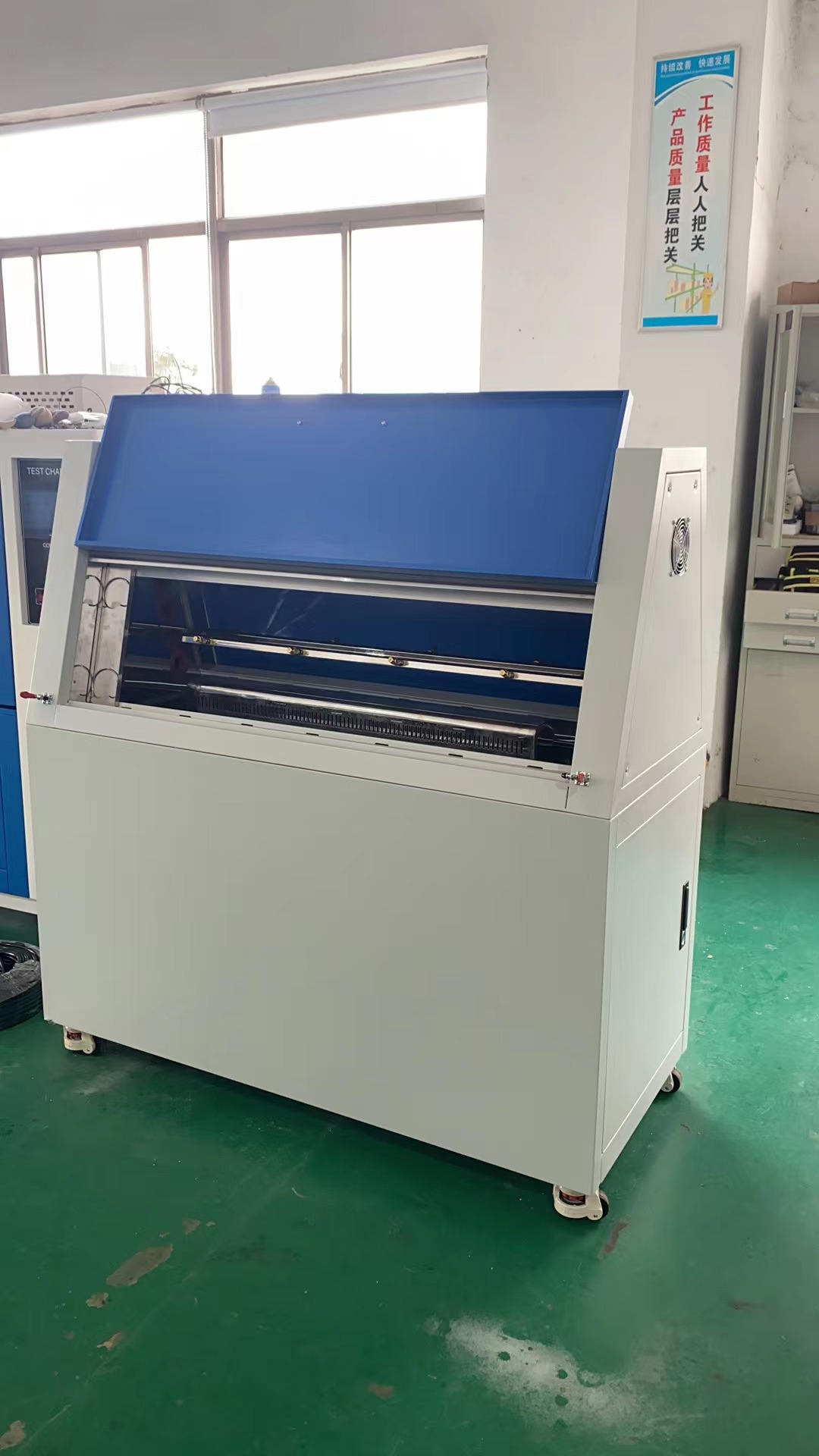 紫外老化箱示意圖