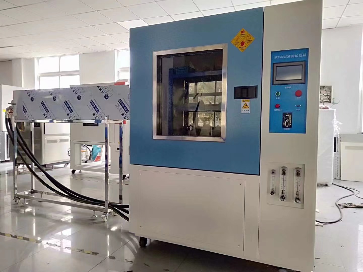 淋雨試驗箱示意圖